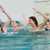 Mensen die aquajoggen in het Lentebad Zevenaar